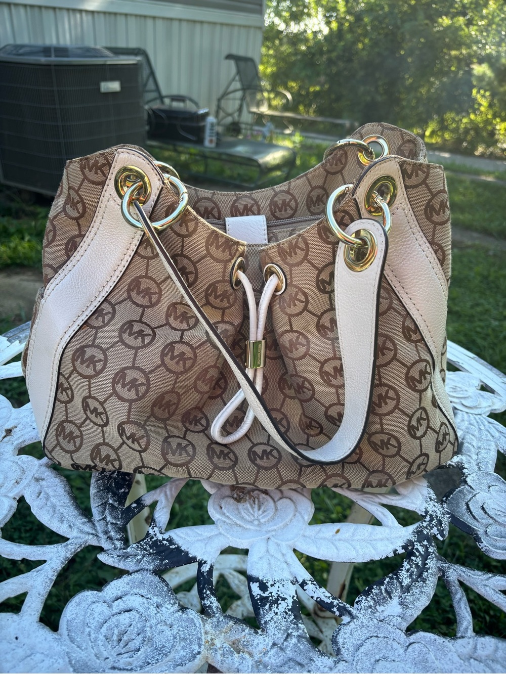 Michael Kors Ludlow Large Signature Shoulder Bag
